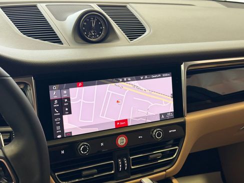 Certified 2026 Porsche Macan AWD/4WD image 23