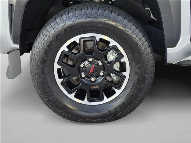 Certified 2025 Toyota Tacoma TRD Off-Road AWD/4WD image 22
