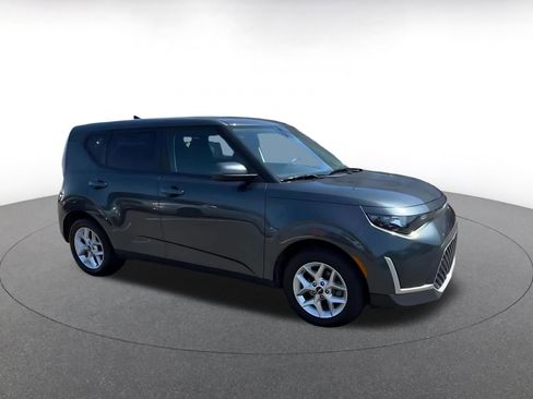 Used 2025 Kia Soul LX w/ LX Technology Package image 2