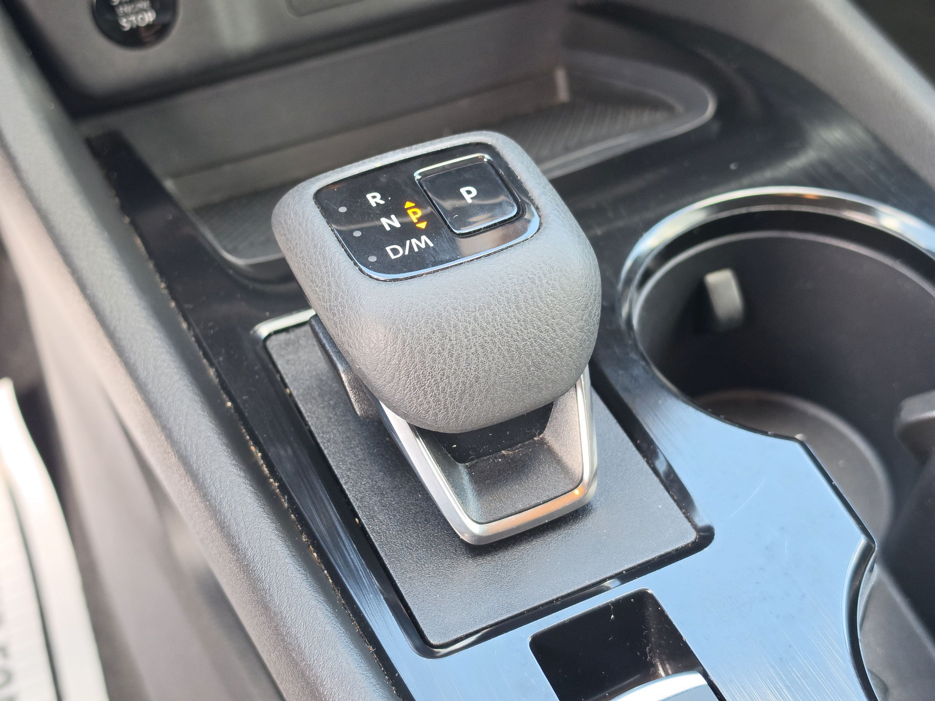 Used 2024 Nissan Rogue S AWD/4WD image 28