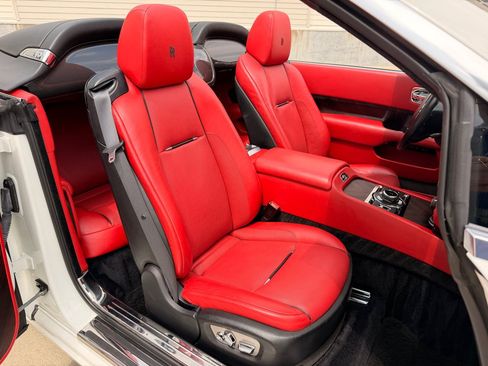 Used 2017 Rolls-Royce Dawn RWD image 26