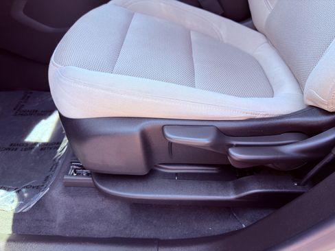 Used 2023 Chevrolet Traverse LS FWD image 27