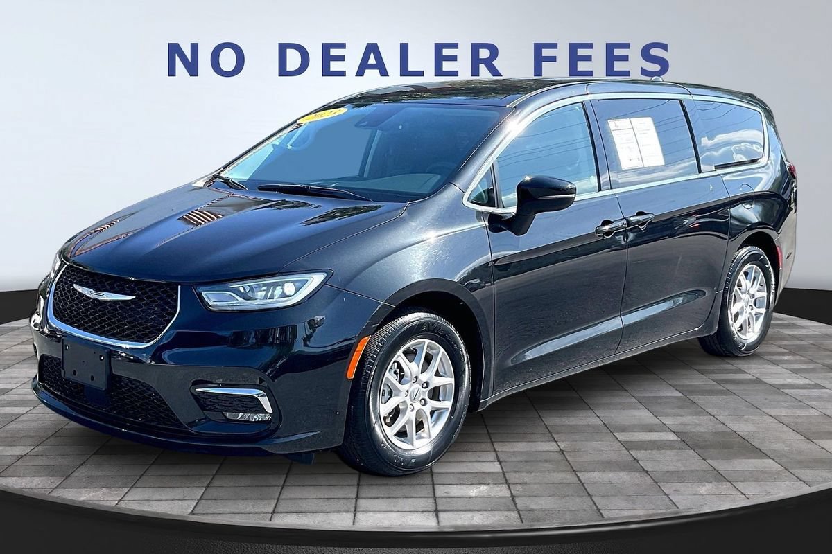 Used 2023 Chrysler Pacifica Touring-L FWD image 1
