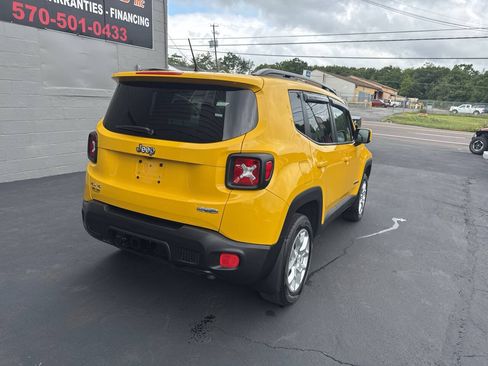 Used 2017 Jeep Renegade Latitude AWD/4WD image 8