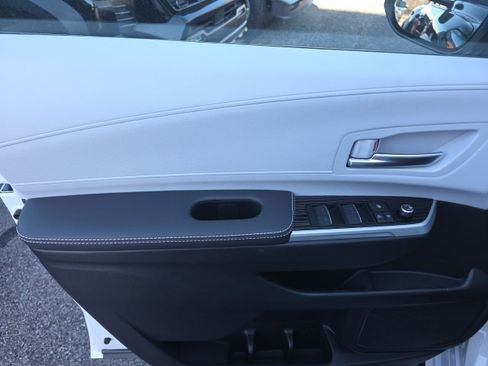 New 2026 Toyota Sienna XSE image 15