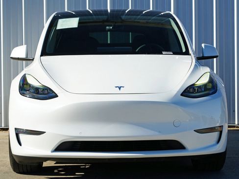 Used 2022 Tesla Model Y Performance image 7