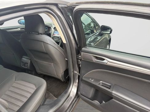 Used 2018 Ford Fusion SE w/ Fusion SE Technology Package FWD image 17