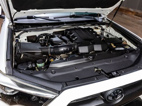 Used 2017 Toyota 4Runner TRD Off-Road Premium image 39