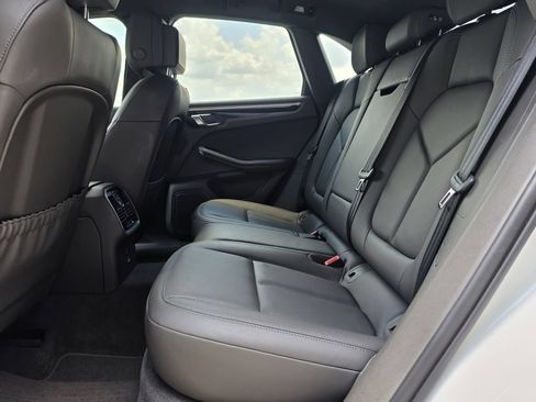 Certified 2023 Porsche Macan AWD/4WD image 20