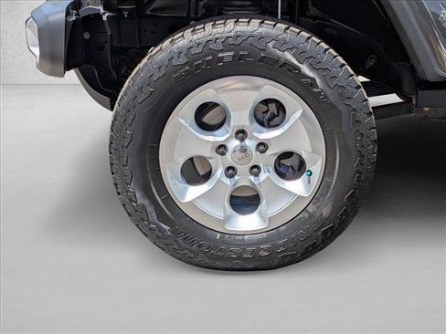 Certified 2020 Jeep Gladiator Overland AWD/4WD image 23