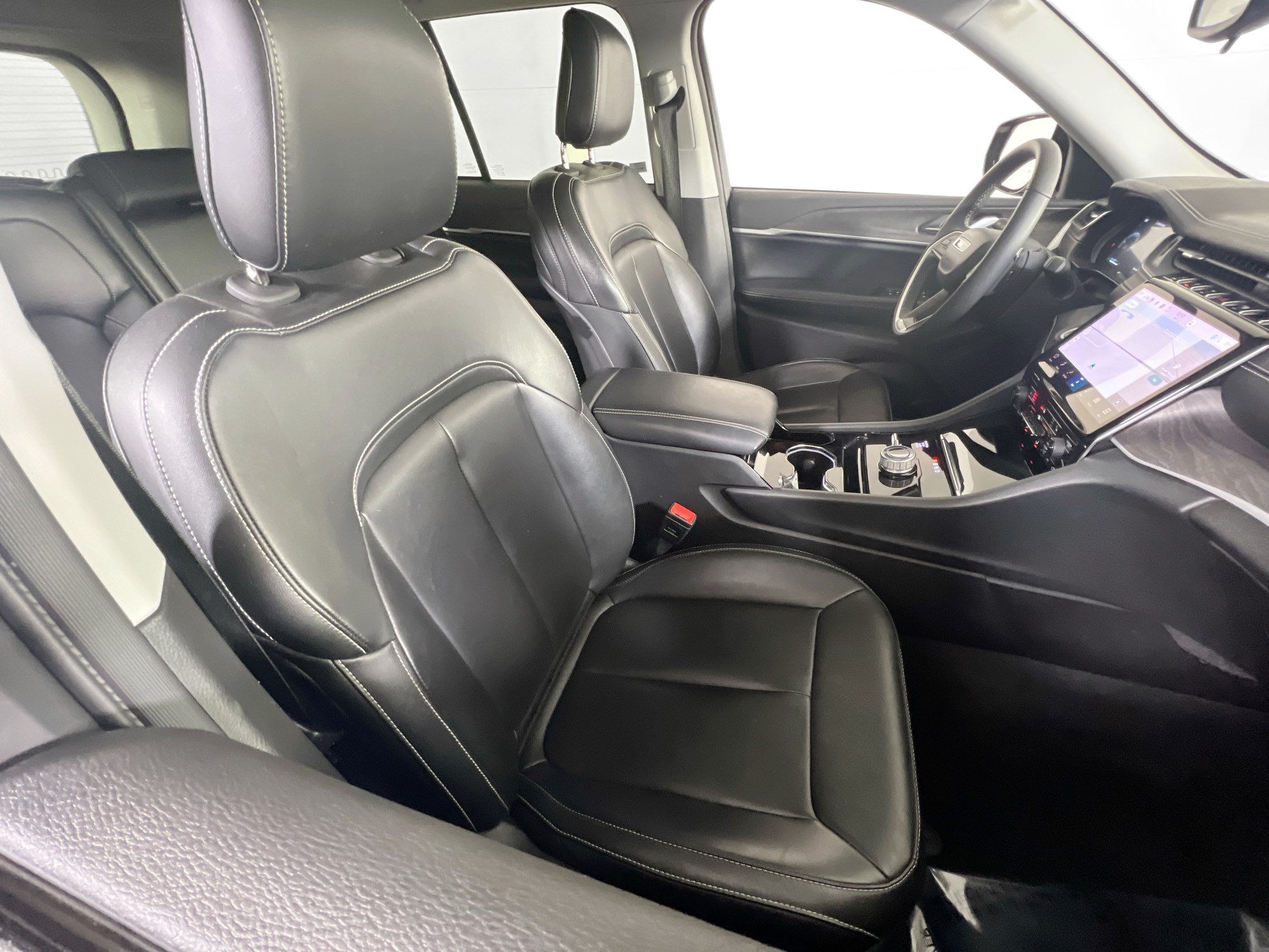 Used 2023 Jeep Grand Cherokee Limited AWD/4WD image 28