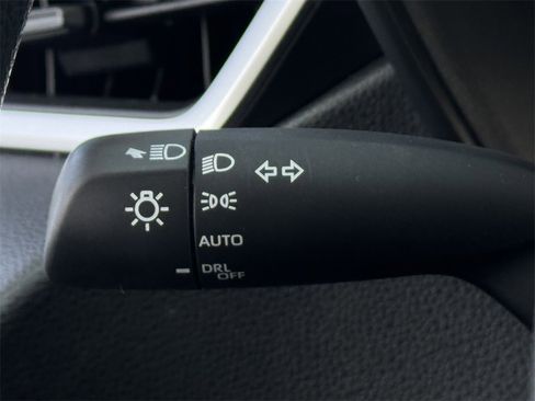 Used 2023 Toyota Corolla LE image 21