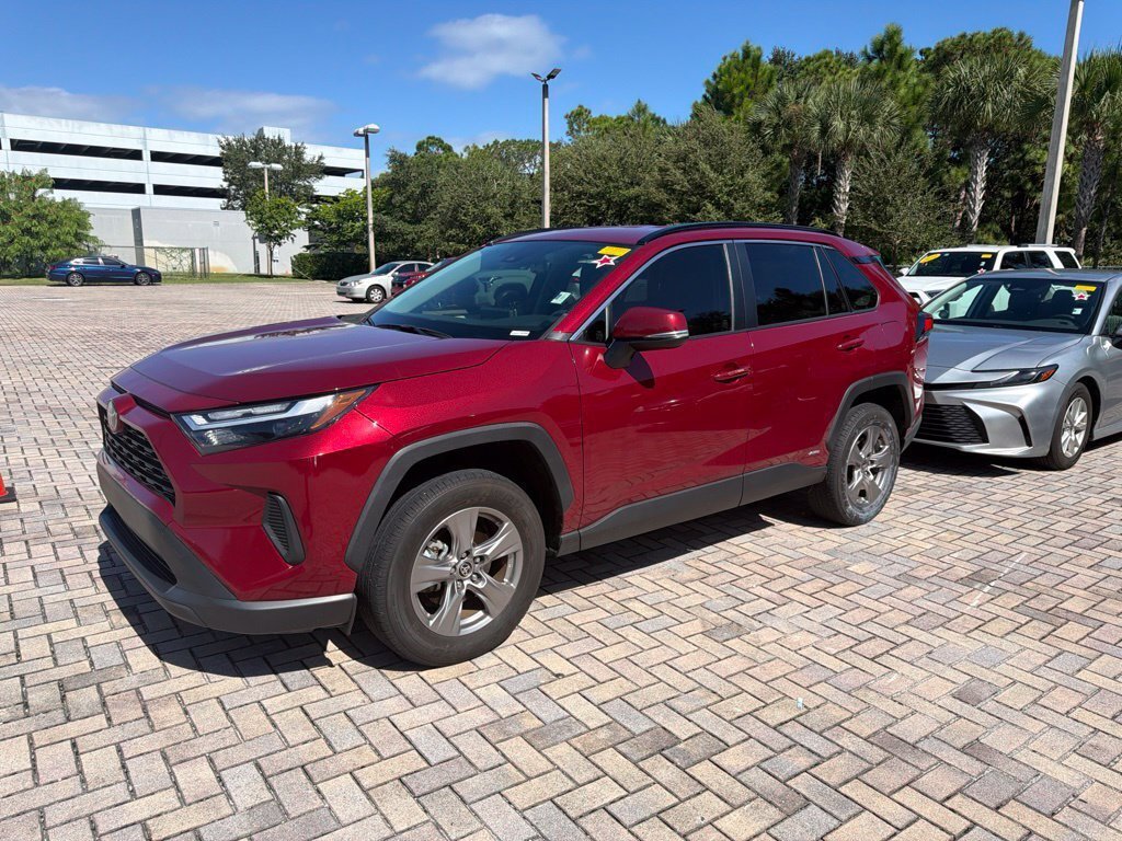 Used 2025 Toyota RAV4 XLE AWD/4WD image 5