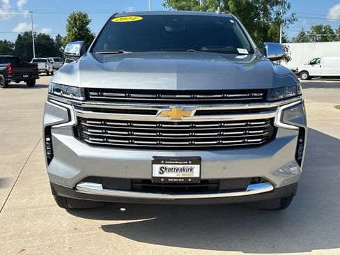 Used 2024 Chevrolet Suburban Premier w/ Advanced Technology Package AWD/4WD image 3