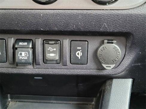 Used 2018 Toyota Tacoma TRD Sport image 21