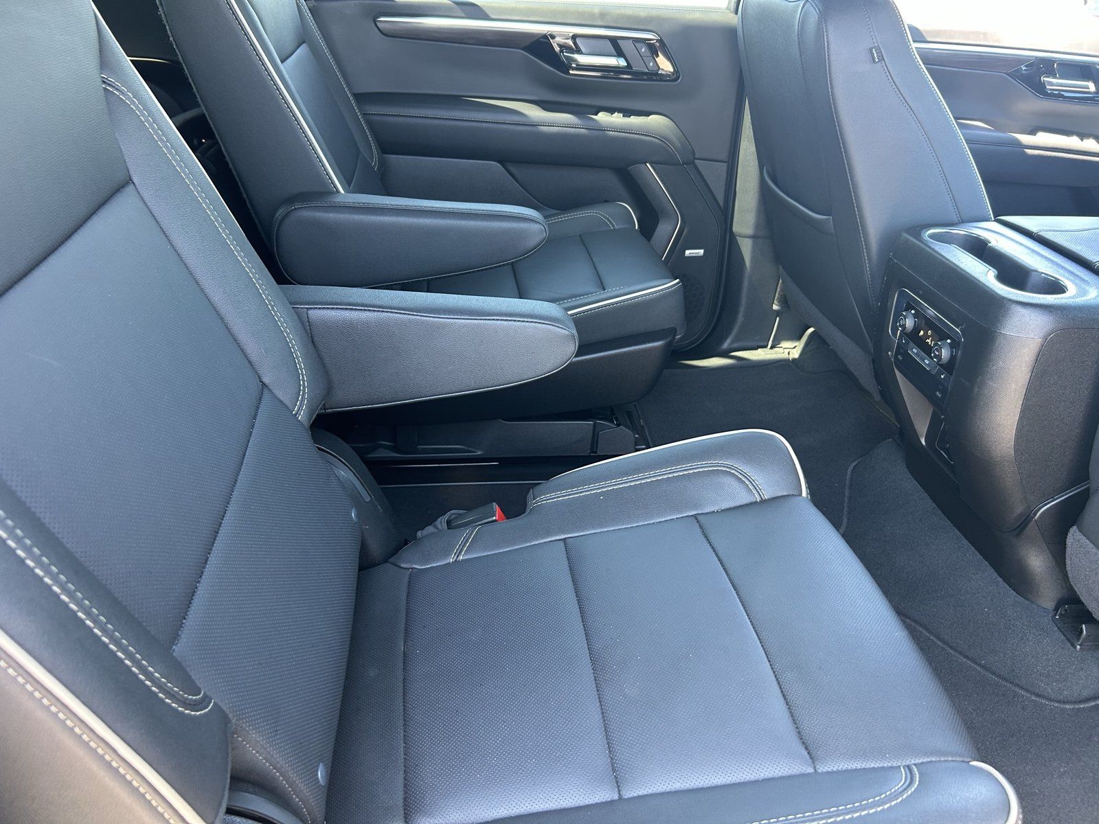 Certified 2026 Chevrolet Suburban Premier AWD/4WD image 14