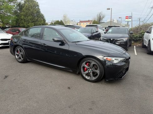 Used 2017 Alfa Romeo Giulia w/ Sport Appearance Package image 7