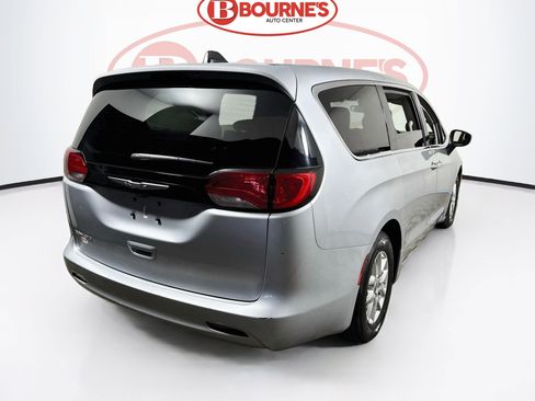 Used 2023 Chrysler Voyager LX FWD image 8