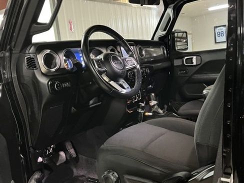 Used 2021 Jeep Gladiator Overland image 8