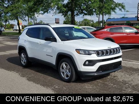 Used 2023 Jeep Compass Latitude w/ Convenience Group AWD/4WD image 3