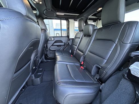 Used 2022 Jeep Wrangler Unlimited Sahara w/ Cold Weather Group image 12