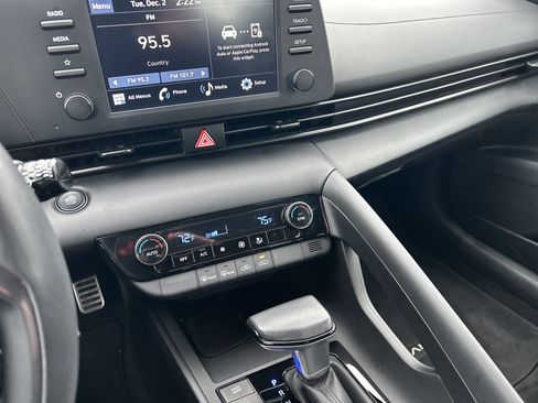 Certified 2025 Hyundai Elantra Sport image 21