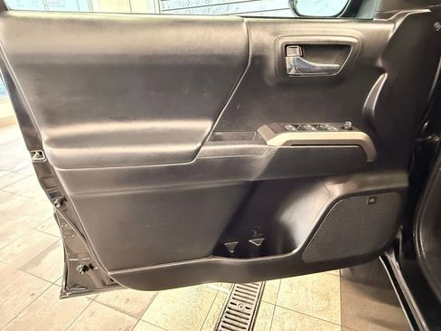 Used 2021 Toyota Tacoma Limited image 38