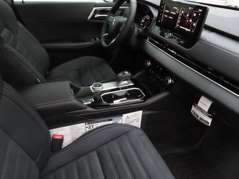 New 2026 Mitsubishi Outlander AWD image 25