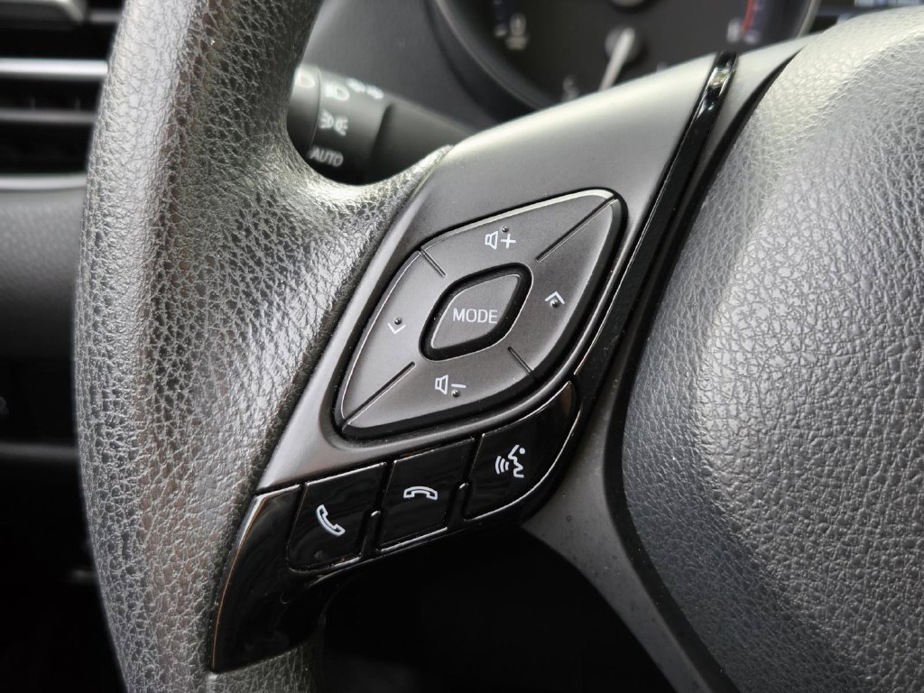 Used 2021 Toyota C-HR LE FWD image 26