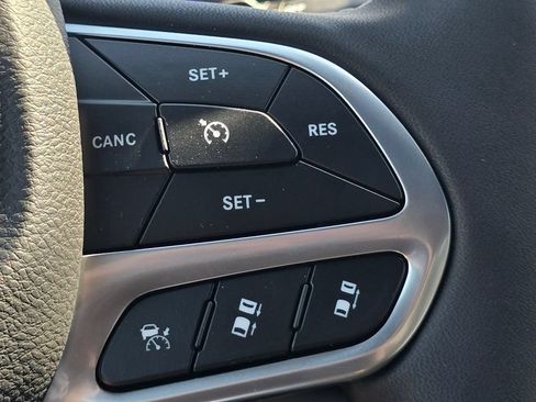 Used 2026 Chrysler Pacifica Select FWD image 33