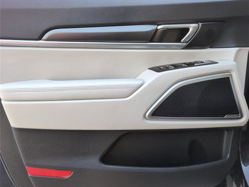 Used 2024 Kia Telluride S w/ S Sunroof Package image 11