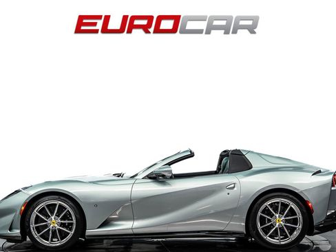 Used 2022 Ferrari 812 GTS RWD image 2