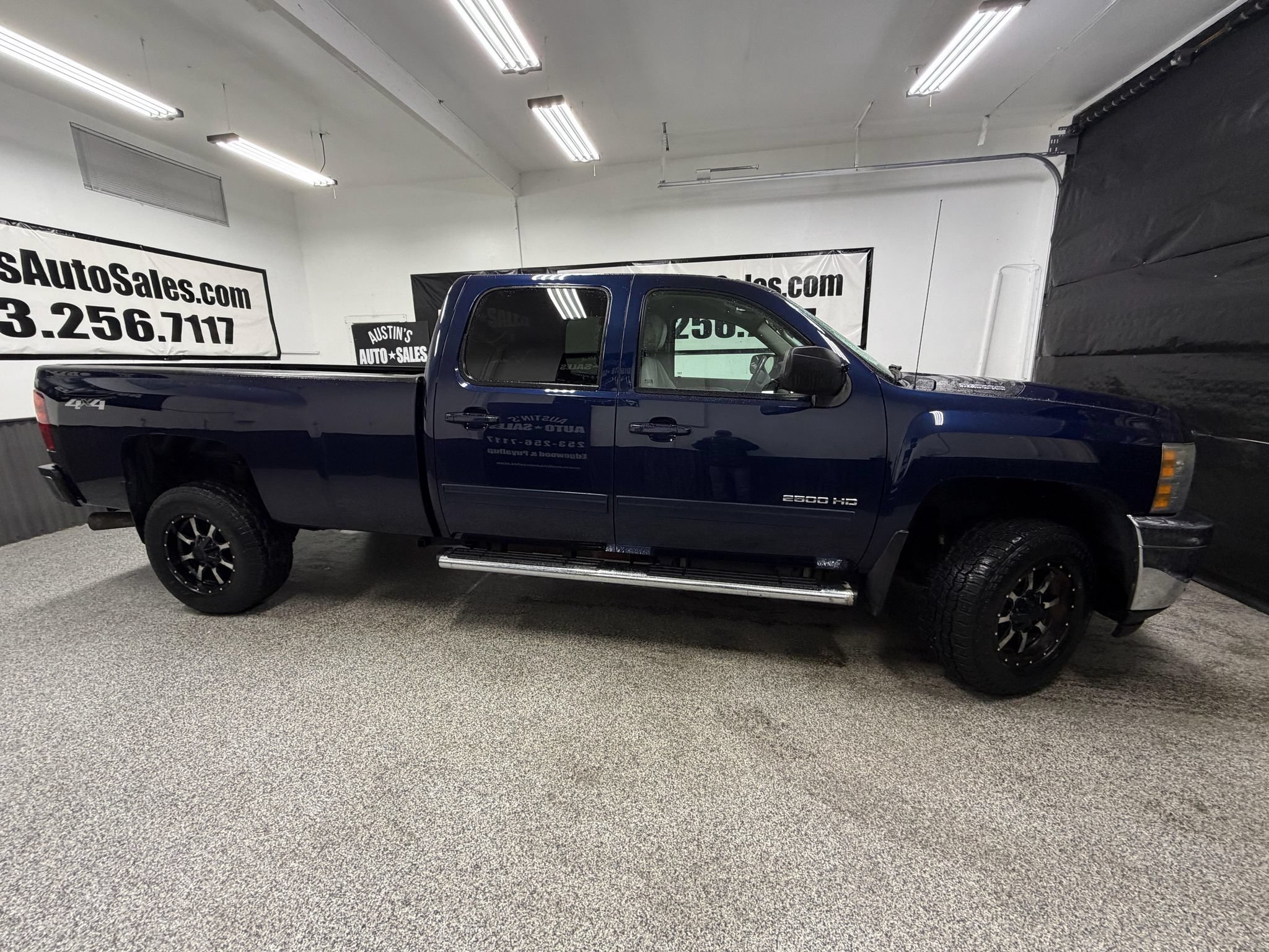 Used 2011 Chevrolet Silverado 2500 LTZ w/ LTZ Plus Package AWD/4WD image 2