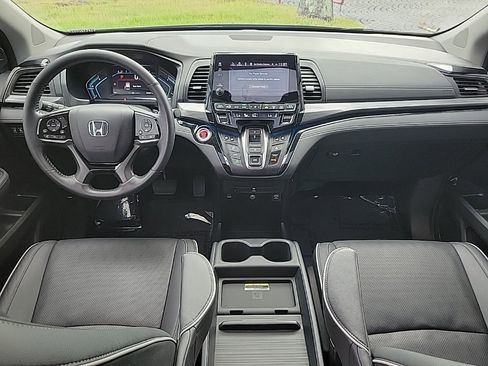 Used 2023 Honda Odyssey Elite image 11