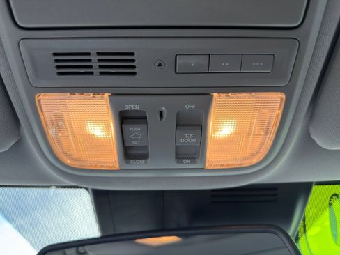 Used 2020 Honda CR-V Touring image 25