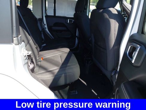 Used 2022 Jeep Wrangler Unlimited Sahara AWD/4WD image 9