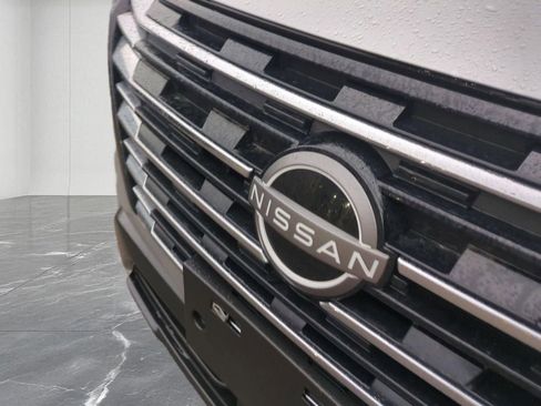 Used 2025 Nissan Rogue SV image 28