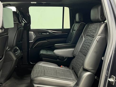 Used 2022 Cadillac Escalade ESV Sport Platinum AWD/4WD image 35