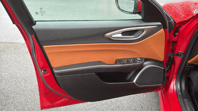 Used 2019 Alfa Romeo Giulia Ti AWD/4WD image 9