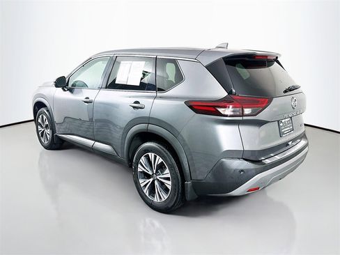 Used 2021 Nissan Rogue SV image 5