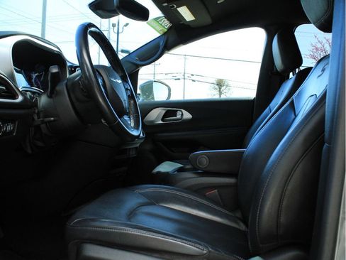 Used 2021 Chrysler Pacifica Touring-L w/ Premium & Safety Sphere Group AWD/4WD image 11