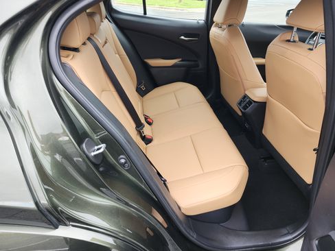 Used 2024 Lexus UX 250h AWD w/ Premium Package image 19