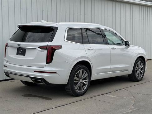 Used 2024 Cadillac XT6 Premium Luxury AWD/4WD image 4