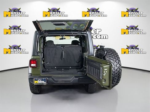 Used 2022 Jeep Wrangler Willys image 25