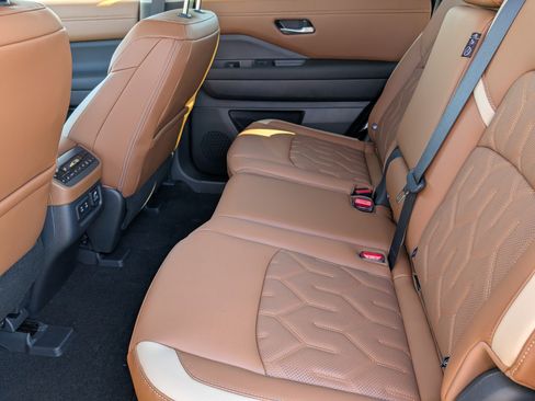 New 2026 Nissan Pathfinder Platinum AWD/4WD image 23