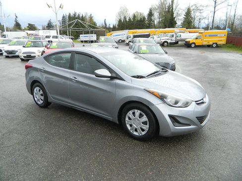 Used 2016 Hyundai Elantra SE image 2