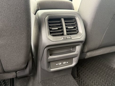 New 2026 Volkswagen Taos SE FWD image 25