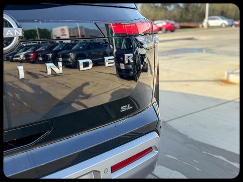 Used 2022 Nissan Pathfinder SL w/ SL Premium Package image 7