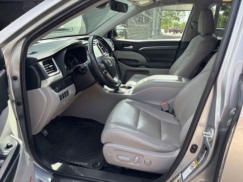 Used 2019 Toyota Highlander Limited AWD/4WD image 10