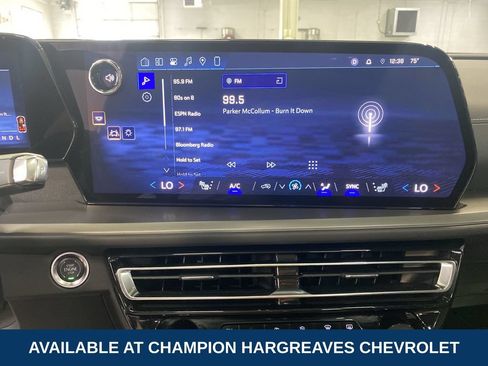 Used 2024 Chevrolet Traverse LT w/ Midnight/Sport Edition AWD/4WD image 17